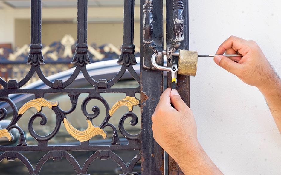comment ouvrir une porte de chambre sans clé Muel Marseille